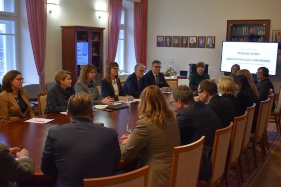 Apskritojo stalo diskusija Tarptautinei žmogaus teisių dienai paminėti